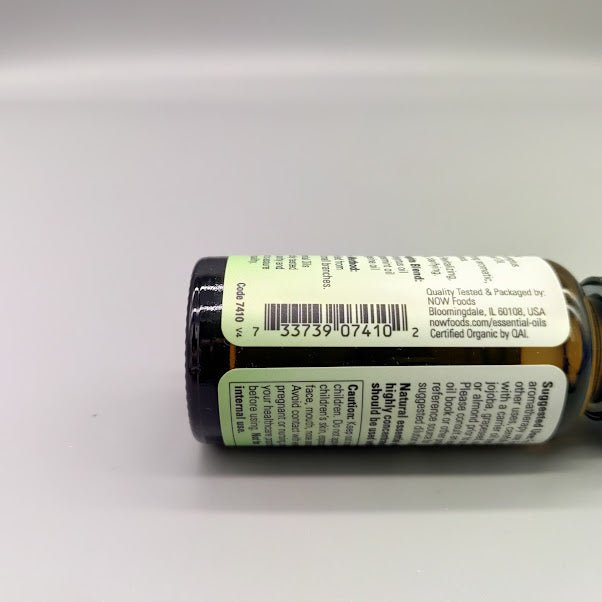 Aceite Esencial de Eucalipto Orgánico 30 ml NOW Essential Oils — vista lateral del envase