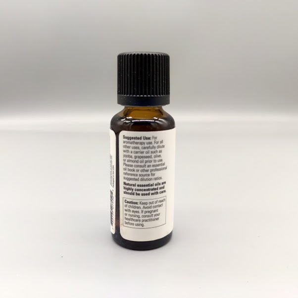 Aceite esencial de jengibre NOW 100% puro Zingiber officinale 1 oz — vista posterior del envase (foto de archivo)