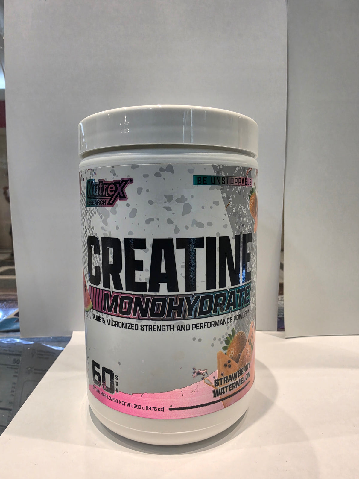 Creatina Nutrex Fresa Sandía 60 porciones, frente (foto de archivo)