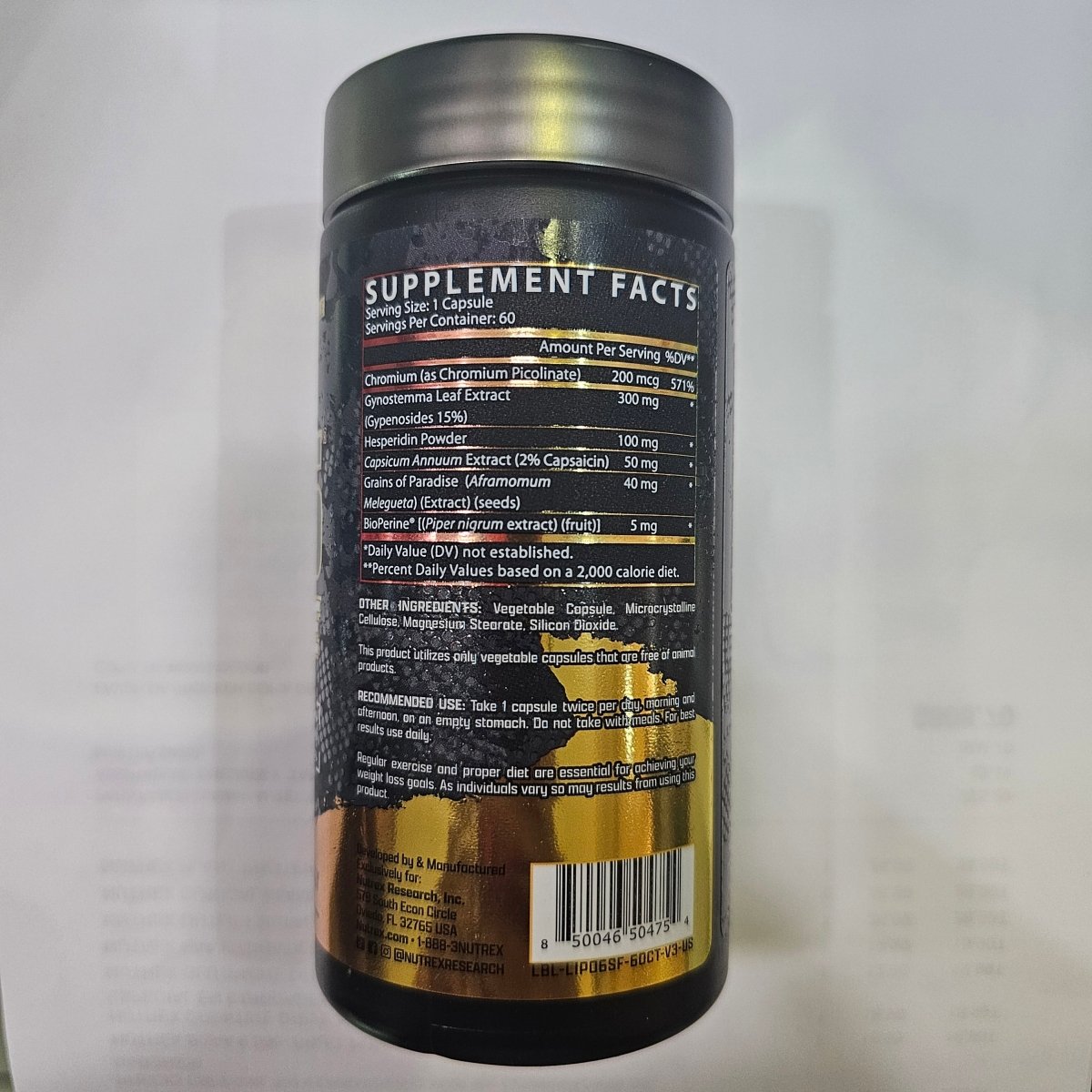 Caja de Lipo-6 Black Stim-Free de Nutrex con 60 cápsulas sin estimulantes — envase