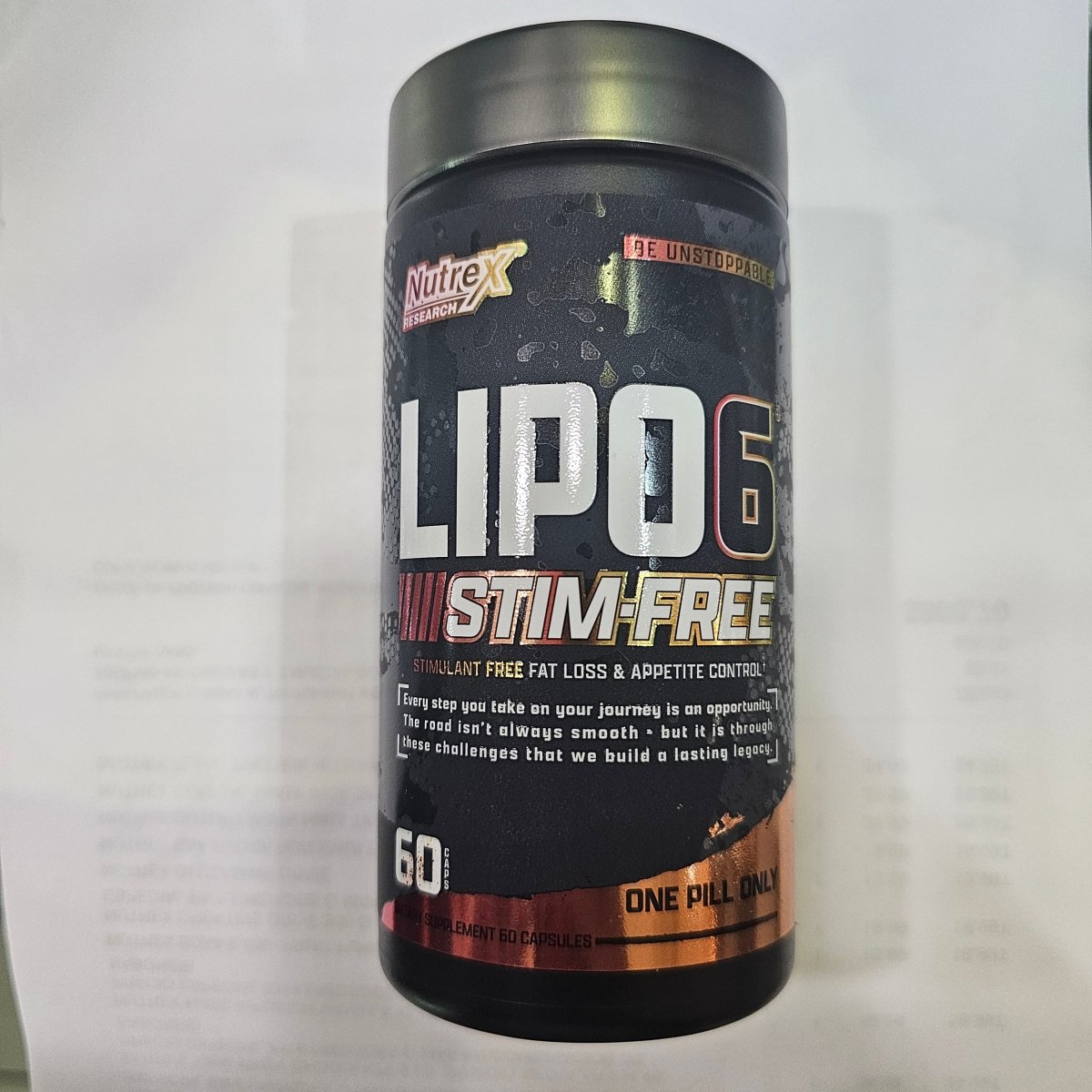 Caja de Lipo-6 Black Stim-Free de Nutrex con 60 cápsulas sin estimulantes — presentación