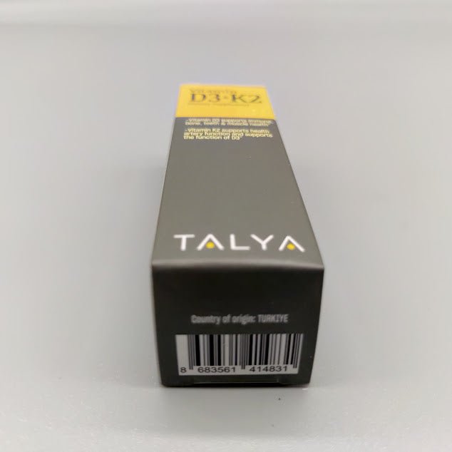 Vitamin D3 & K2 10 ml 0.34oz de Talya — vista lateral del envase (foto de archivo)