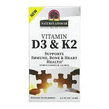 Vitamin D3 & K2 Liquid 0.5 OZ de Nature's Answer (foto de archivo)