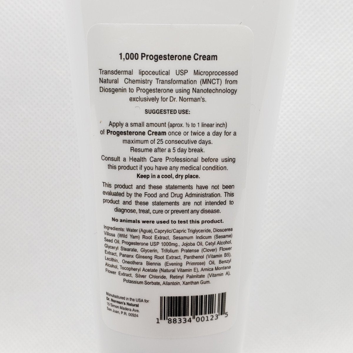 Crema de progesterona natural 1000 mg de Dr. Norman's, tubo de 3 oz para la menopausia — vista posterior del envase (foto de archivo)
