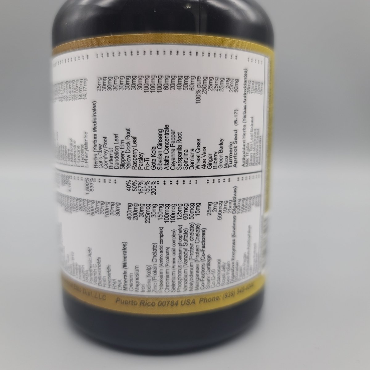 Multivitamínico Russian Tiger de Ultimate Pro en tabletas para la energía diaria — vista lateral (foto de archivo)